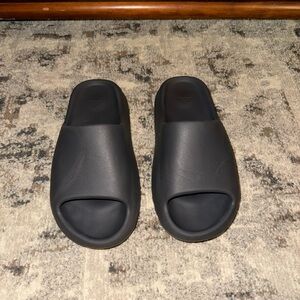 Adidas Yeezy Slides Gray